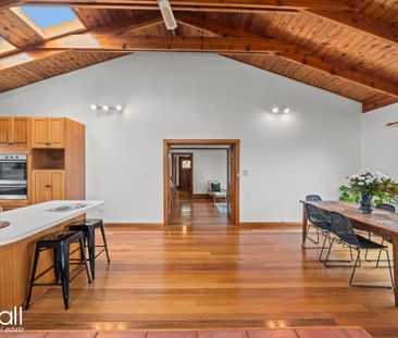 Charming Sandy Bay Home - Available for a 6-Month Lease - Photo 4