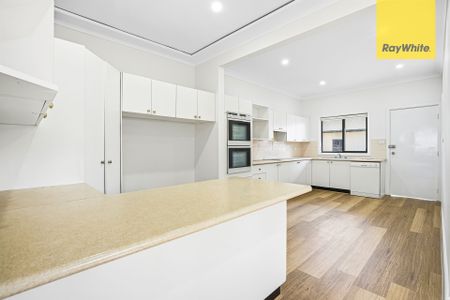 ONE WEEKS FREE RENT IF LEASED PRIOR TO XMAS BREAK!!! - Photo 4