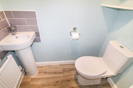 2 bedroom end of terrace house to rent - Photo 4