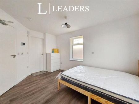 1 bedroom in a house share to rent - Photo 3