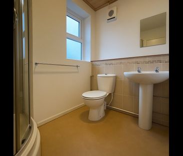 Studio Flat, Carlton Road, SO15 - Photo 2