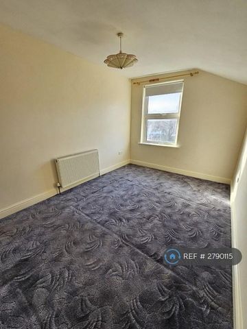 4 bedroom terraced house to rent - Photo 3