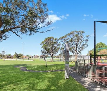 Location, Lifestyle & Convenience! - Photo 4