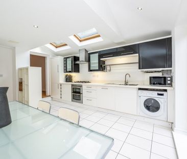 2 bedroom end of terrace house to rent - Photo 5