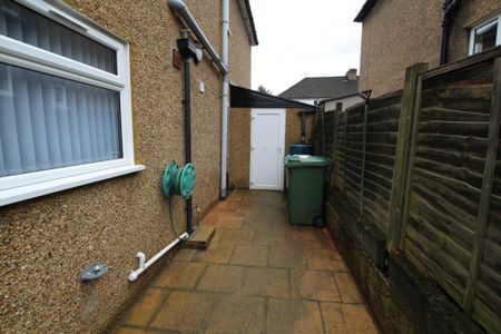 3 bed Semi Detached for rent - Photo 5