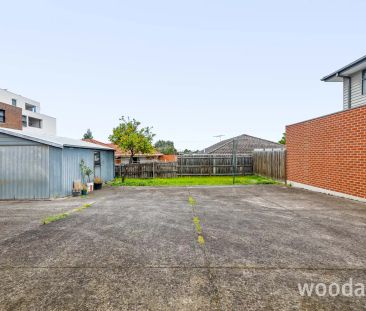 “Spacious Home with Large Backyard” - Photo 2