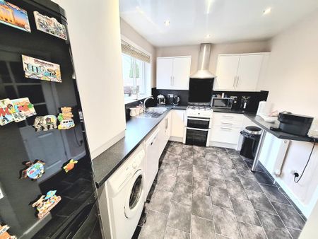 2 bedroom semi-detached house to rent - Photo 5