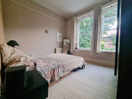 2 Bed Flat, Thicket Road, SE20 - Photo 2