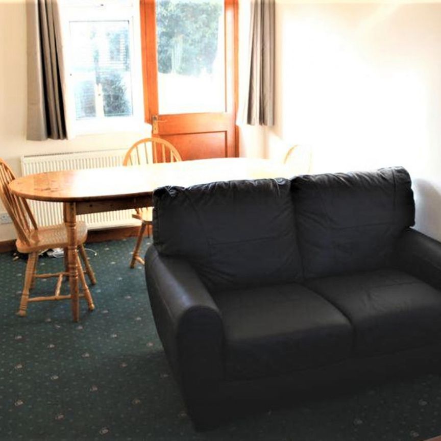 8 bedroom Semi-detached house to rent - Photo 1