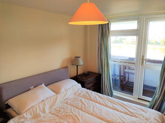 One Bedroom Thames-view flat to Let in Hammersmith - Photo 1