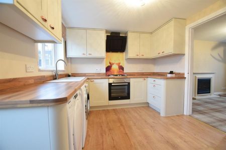 2 bedroom House To Let - Photo 5