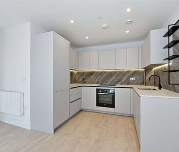 A two bedroom, two bathroom apartment in the Horlicks Quarter by Berkeley Homes development in Slough. - Photo 5