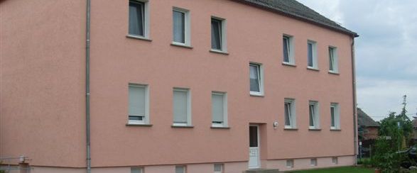 Zwei Zimmer, Küche, Bad mit Fenster und Rolläden - Foto 1