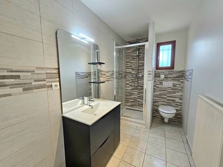 Location Maison 6 pièces 120m² LA ROCHE BLANCHE 63670 - Photo 4