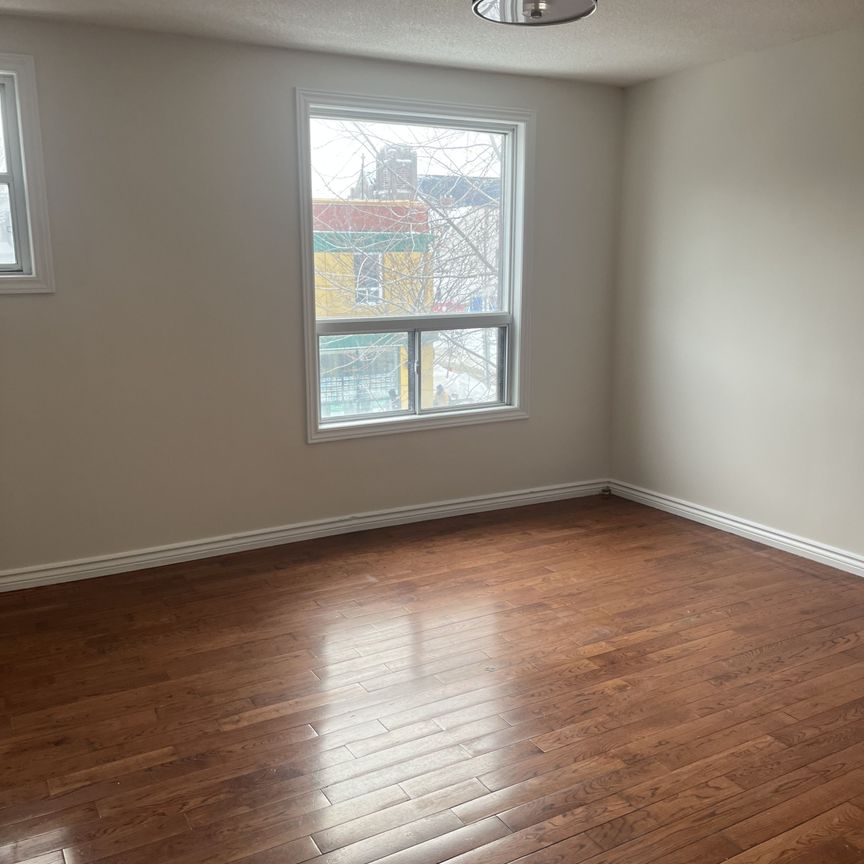 For Lease - 916 Bloor Street Unit# Upper, Toronto, Ontario - Photo 1