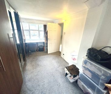 4 bedroom semi-detached house to rent - Photo 6