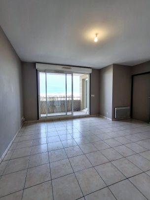 Appartement 3 pièces 61m2 MARSEILLE 4EME 931 euros - Photo 1