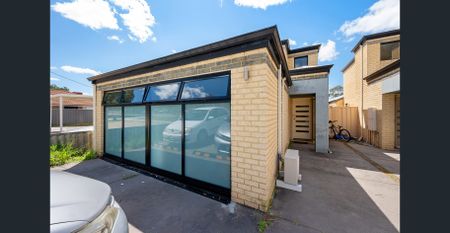 FURNISHED BRAND NEW LARGE ROOM $220.00pw included general cleaning, utilities allowance, Internet - Close to Curtin Uni - Ideal for student and FIFO - Photo 2