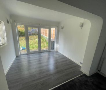 3 bedroom semi-detached house to rent - Photo 2