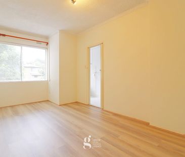 Spacious 1 Bedroom Unit In Prime Location! Close to Shops and Trans... - Photo 6