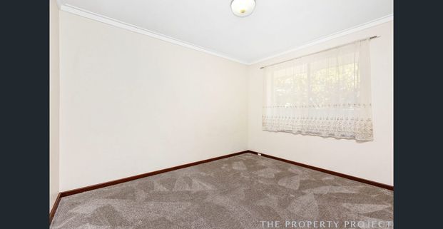PERFECTLY MAINTAINED FAMILY HOME - Photo 1