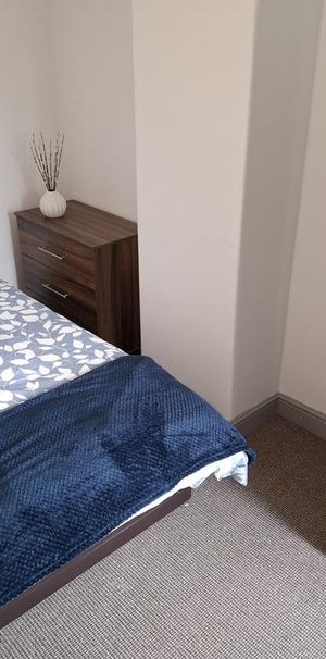 1 bedroom in a house share to rent - Photo 2