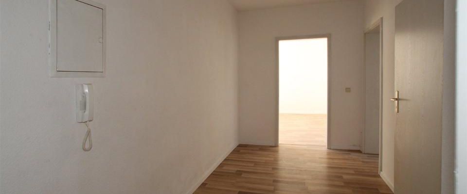 Großes Wohnzimmer mit dekorativer Säule... - Foto 1