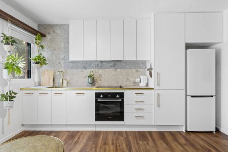 Renovated two bedroom in prime location - Photo 5