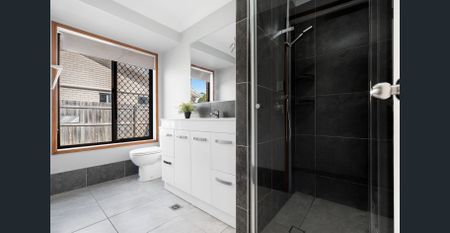 Air-Conditioned 3 Bedroom Home in a Prime Birkdale Location - Photo 4