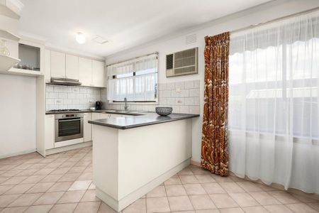 Single Level Family Living! - Photo 4