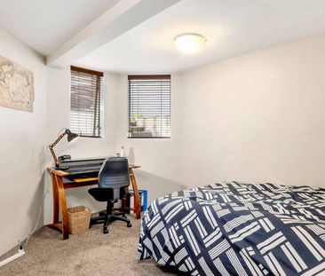 Lovely Inner City Apartment- Available 2026 - Photo 2