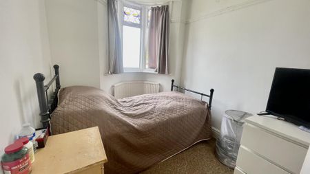 3 bedroom semi-detached house to rent - Photo 5