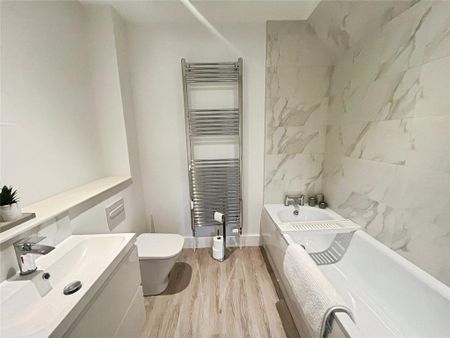 3 bedroom semi-detached house to rent - Photo 2