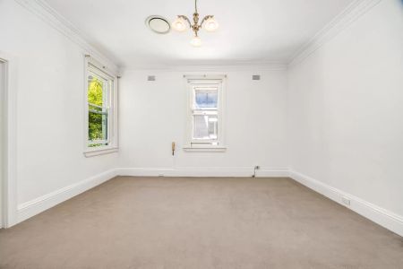 HARBOURSIDE 2 BEDROOM APARTMENT ELEGANCE IN DARLING POINT WITH HARBOUR VIEWS - Photo 3