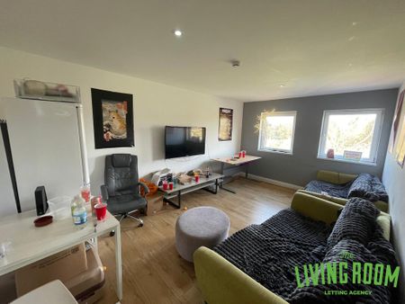 5 bedroom flat to rent - Photo 2