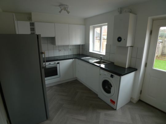 Two Bedroom Terraced House with Garden for Rent in West Thamesmead, SE28 - Photo 1