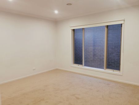 3 Living area double storey Family Home - Photo 5