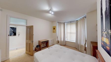 5 bedroom flat to rent - Photo 4