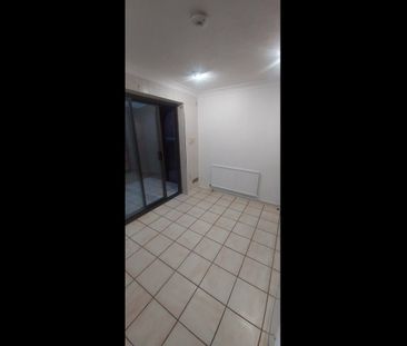 2 Bed Terraced House, Armstrong Close, E6 - Photo 4