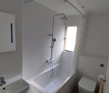 Studio Flat, Paramount Court, WC1E - Photo 5