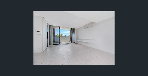 Spacious 1 bedroom with a storage cage - Photo 1