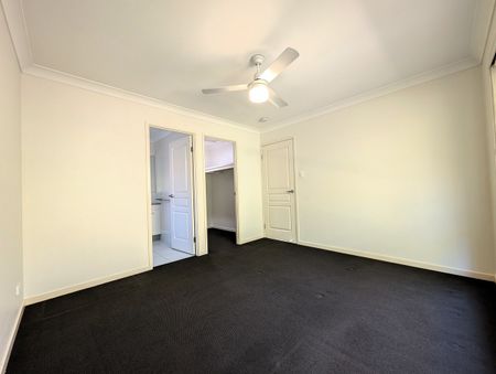 Private Oasis Backing Onto Bushland – Spacious Family Living in Prime Location - Photo 3