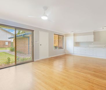 TIDY VILLA IN POPLUAR KIRRA SHORES - Photo 2