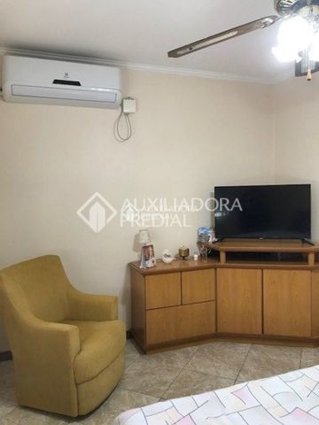 Casa com 4 quartos e 350m² para alugar em Camaquã, Porto Alegre. - Foto 2