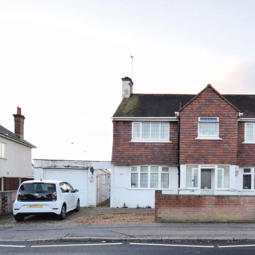 To Rent Victoria Avenue, Winton, Bournemouth, BH9 £2,400 pcm Tenancy Info - Photo 1