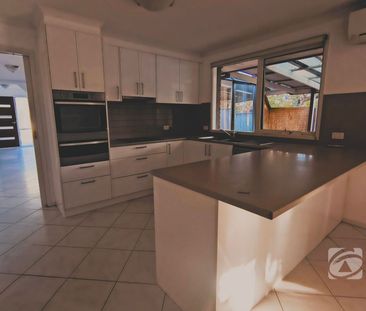 FRESHLY PAINTED COSY 3 BEDROOM HOME - Photo 5