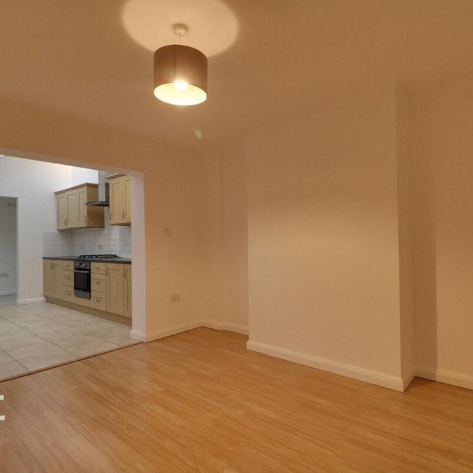 4 bedroom terraced house to rent - Photo 1