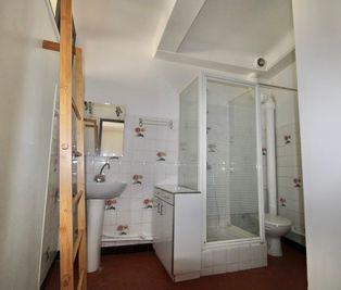 Location Appartement 3 pièces 59m² PIERREFEU DU VAR 83390 - Photo 1