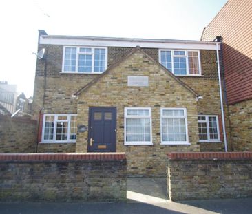 2 bedroom semi-detached house to rent - Photo 3