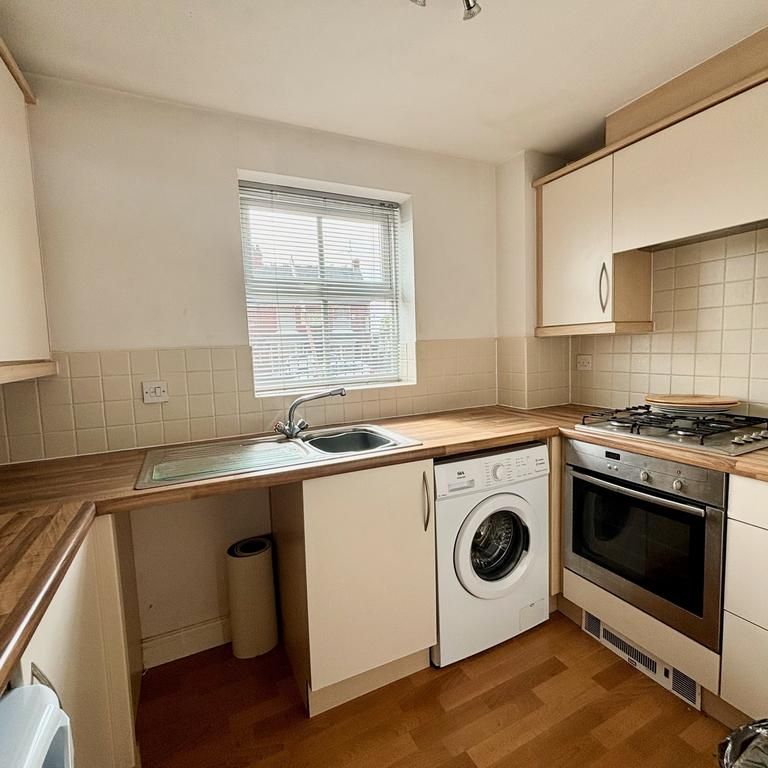 2 bedroom flat to rent - Photo 1